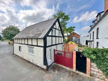 Click the photo for more details of Hinton Road, Hereford