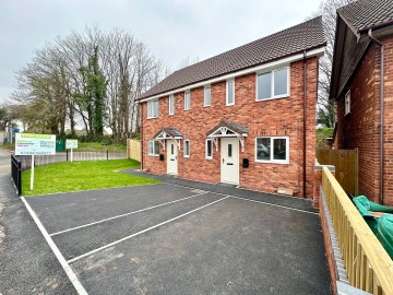 Click the photo for more details of Hunderton Avenue, Hereford