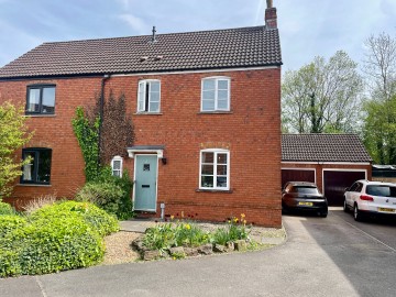 Click the photo for more details of Hopton Close, Ledbury, Herefordshire