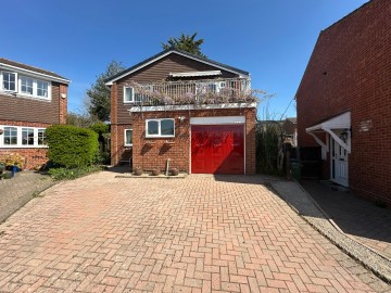 Click the photo for more details of Newton Close, Ledbury, Gloucestershire
