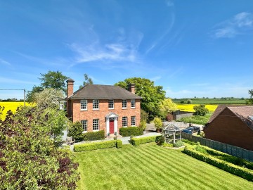 Click the photo for more details of Roman Road HR4, Hereford
