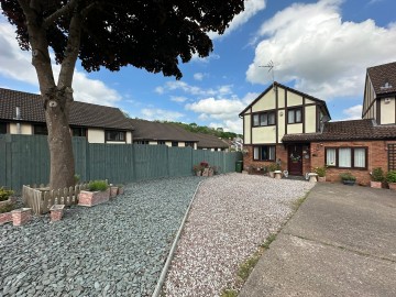 Click the photo for more details of Robinsons Meadow, Ledbury, Herefordshire