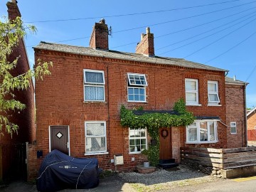 Click the photo for more details of Victoria Road, Ledbury, Herefordshire
