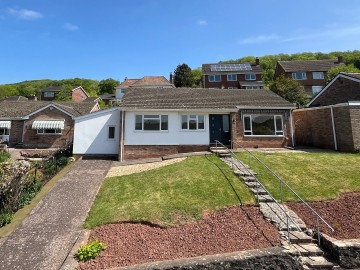 Click the photo for more details of Knapp Close, Ledbury, Gloucestershire