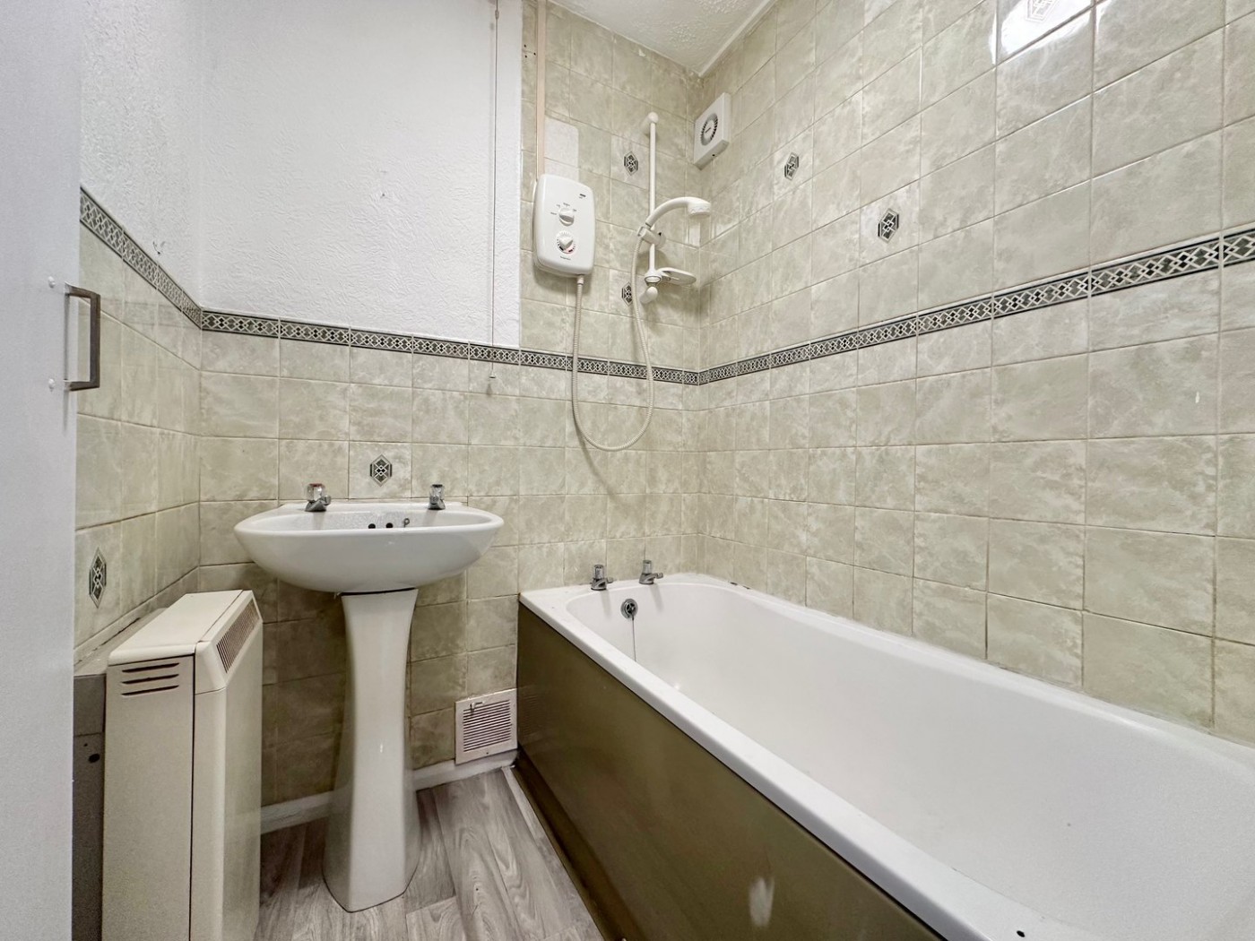 Images for Crest Court, Hereford EAID:3282071433 BID:713703
