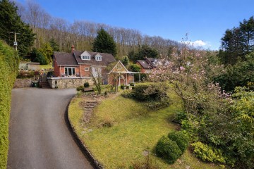 Click the photo for more details of Hope-under-Dinmore, Leominster, Herefordshire