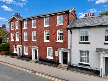 Click the photo for more details of Barton Road, Hereford