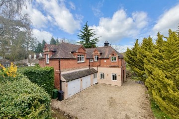 Click the photo for more details of Parkway, Ledbury, Herefordshire